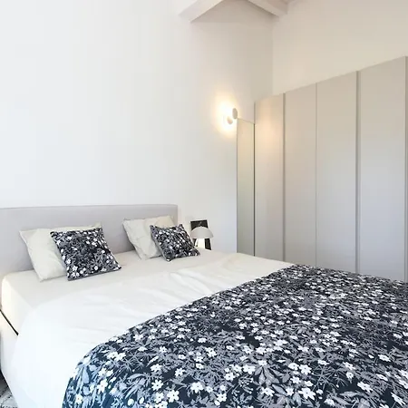 Apartment Sweet Dreams *